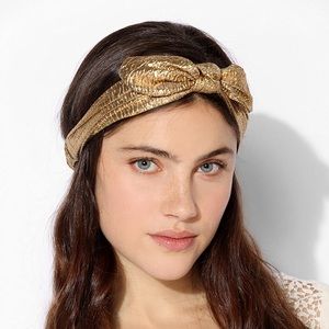 Textured Metallic Swan Lake Headwrap Guess Bite Me